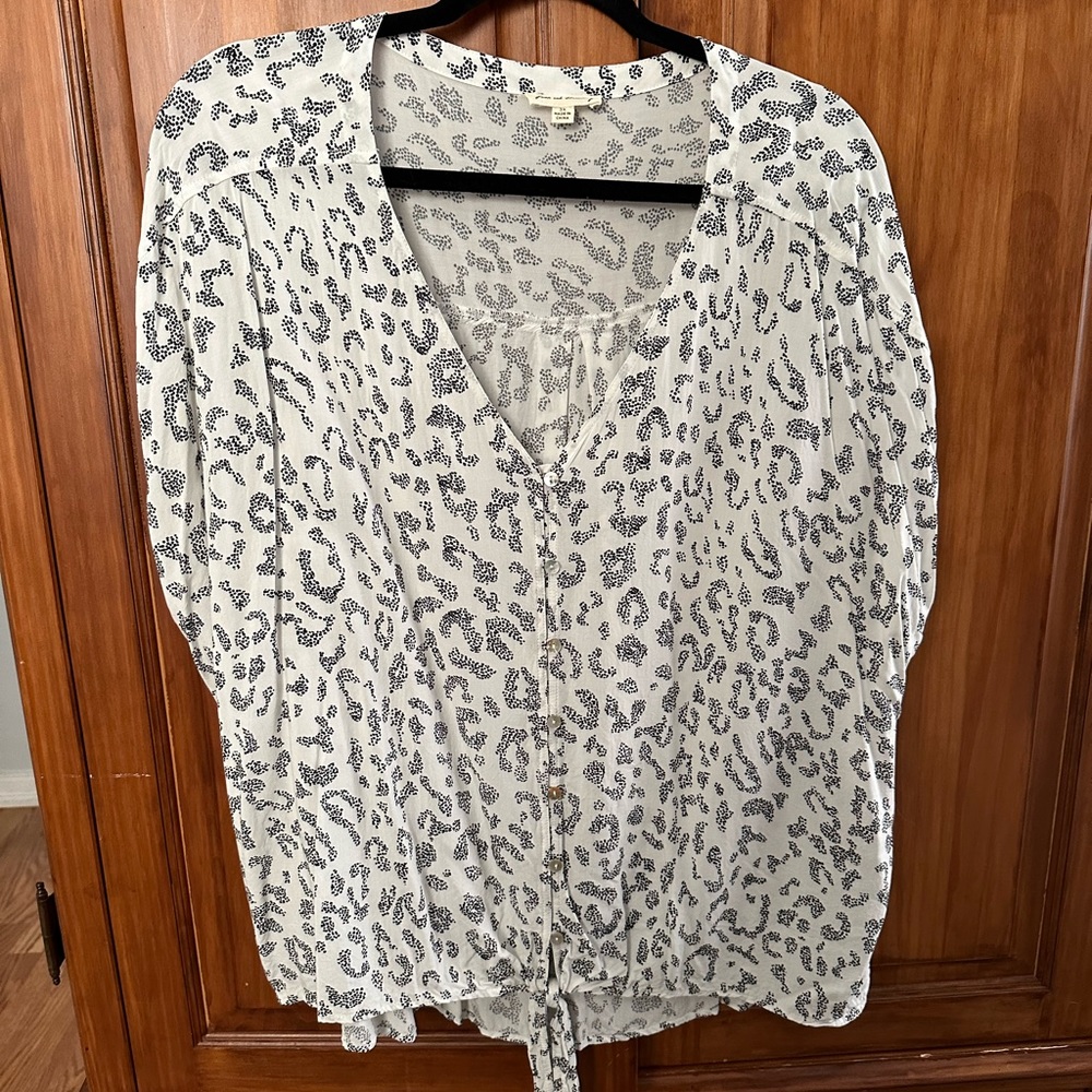 Jane & Delancey White Black Leopard Print Short Sleeve Blouse Front Tie Buttons